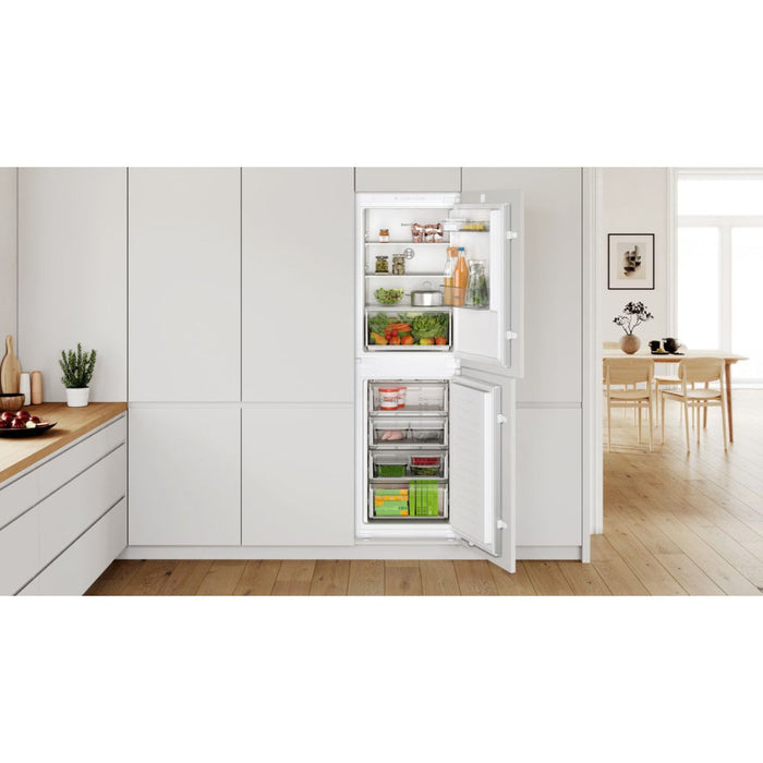 Bosch Series 2 KIN85NSE0G B/I No Frost 50/50 Fridge Freezer Image 7