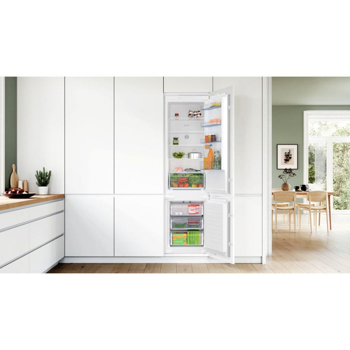 Bosch Series 2 KIN96NSE0G B/I No Frost 60/40 Fridge Freezer Image 7