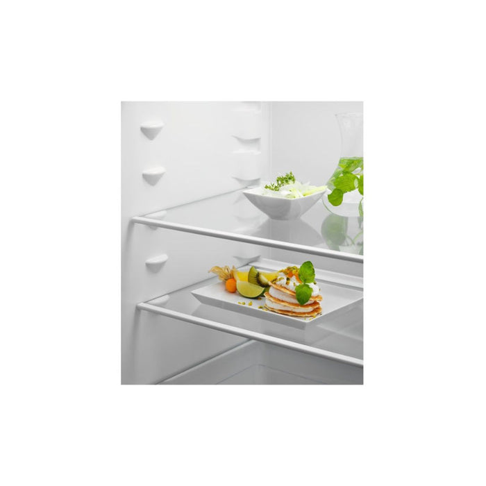 Electrolux LNS5LE18S5 B/I Low Frost 50/50 Fridge Freezer Image 3