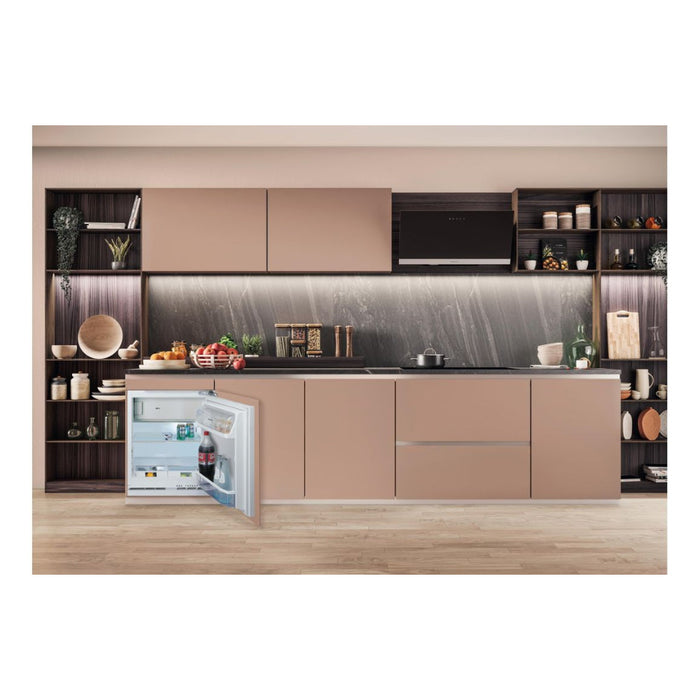 Hotpoint HBUF011.UK B/I Under Counter Fridge w/Ice Box Image 3